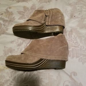 Dr. Scholls suede wedge bootie